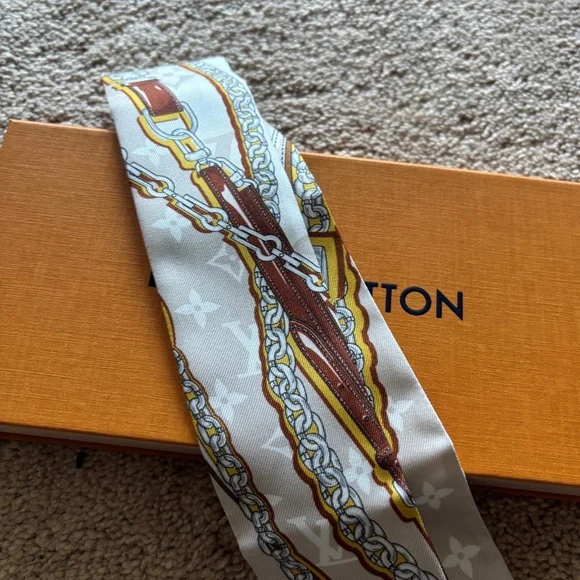 Louis Vuitton Twilly/scarf - Picture 4 of 6